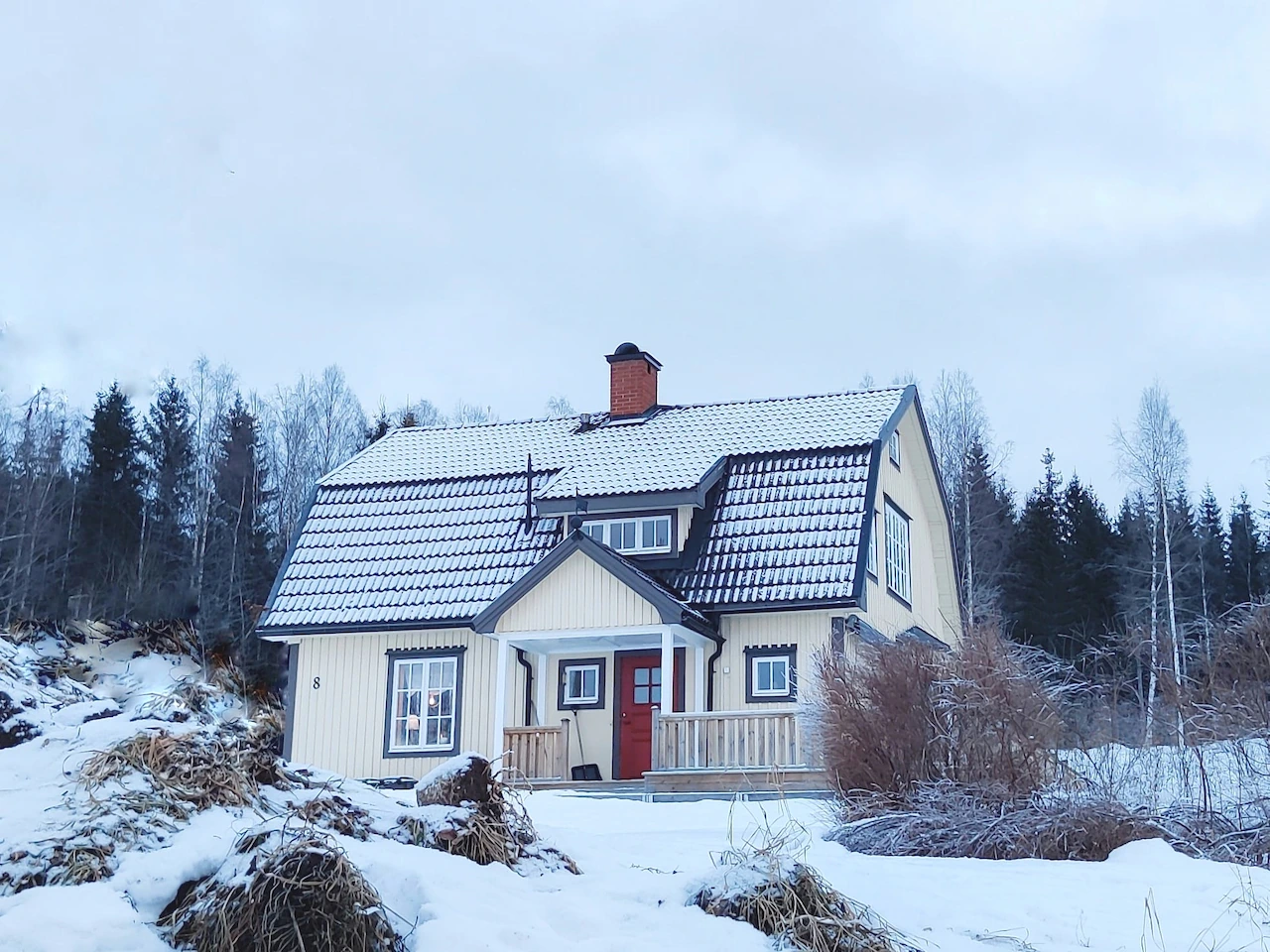 Authentiek Zweeds vakantiehuis aan de bosrand net buiten Hagfors, ideaal voor vakantie in Värmland.