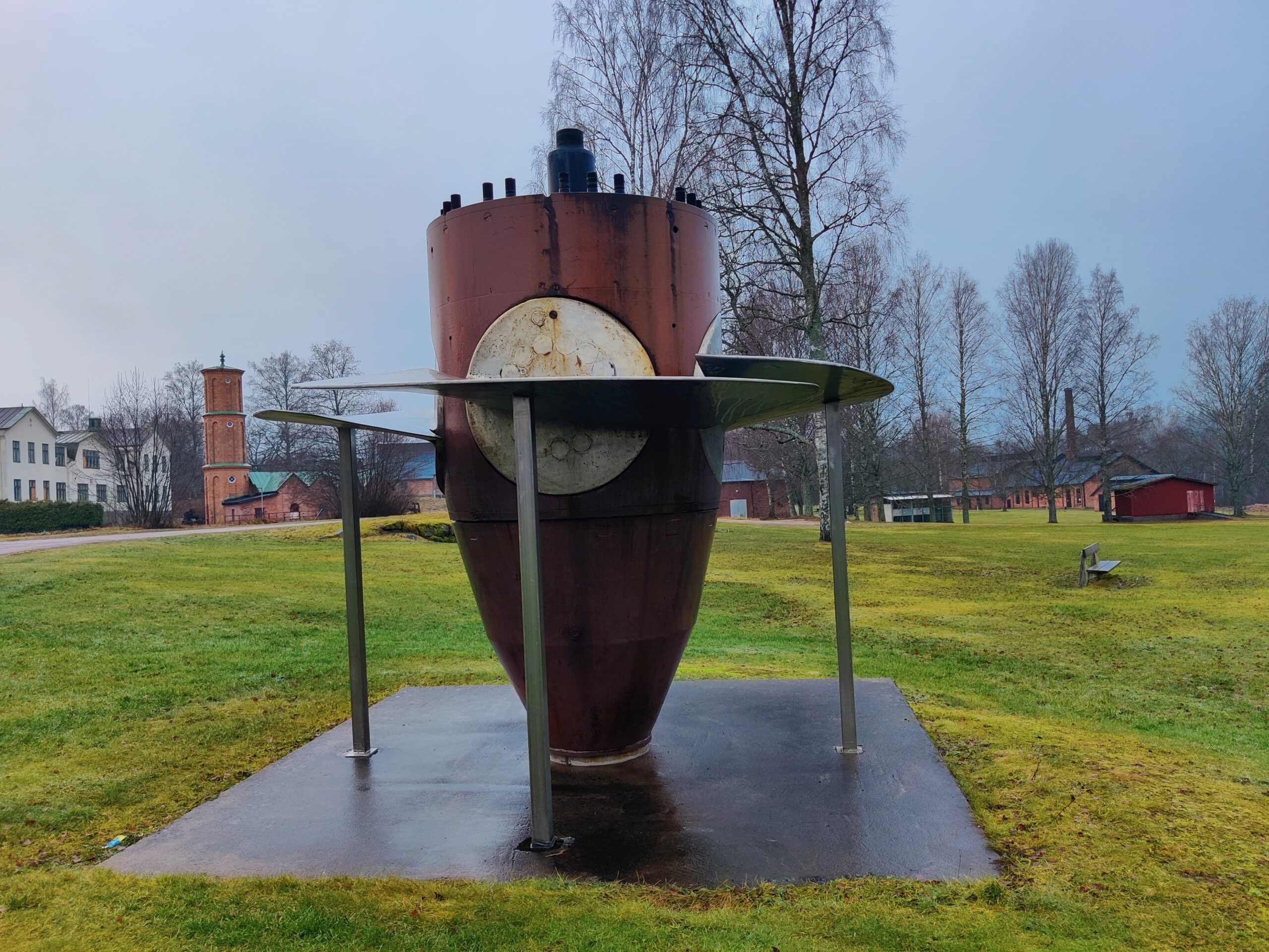 Industrieel object op het grasveld van Gamla Bruket