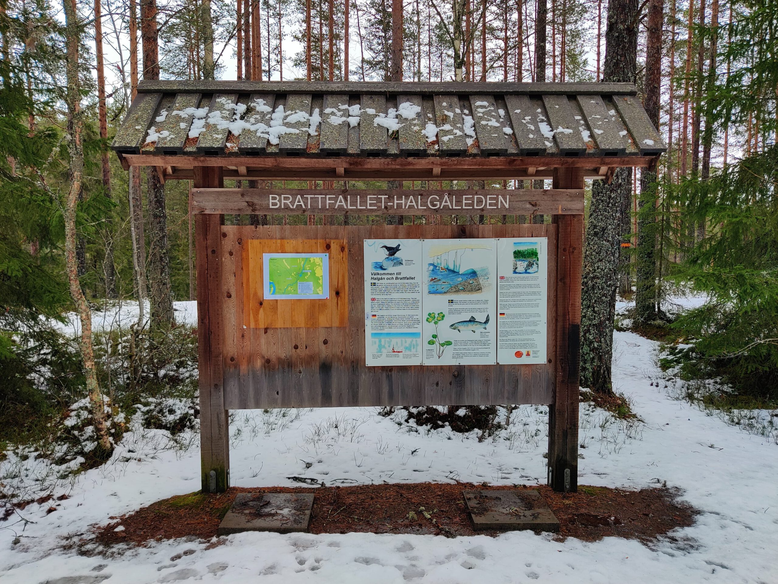 Informatiebord bij de parkeerplaats van Brattfallet in Värmland