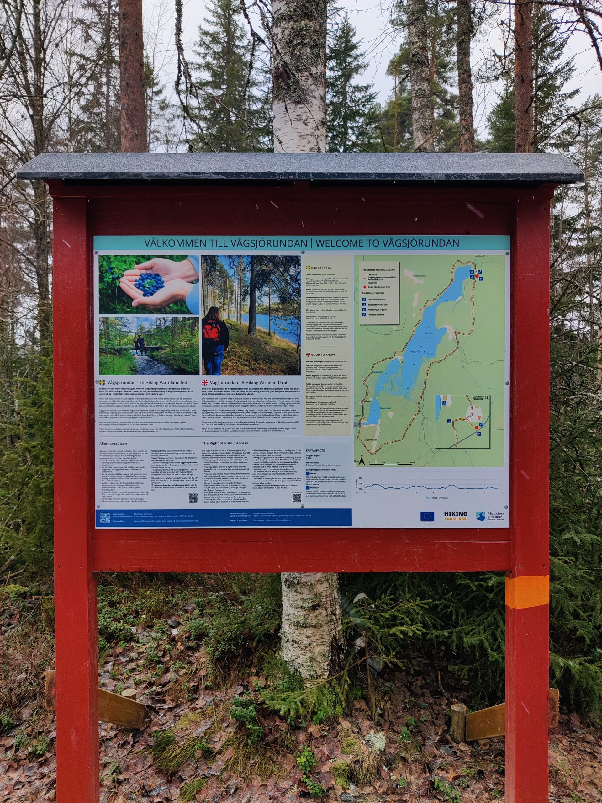 Informatiebord van de Vågsjön-meer bij de parkeerplaats.