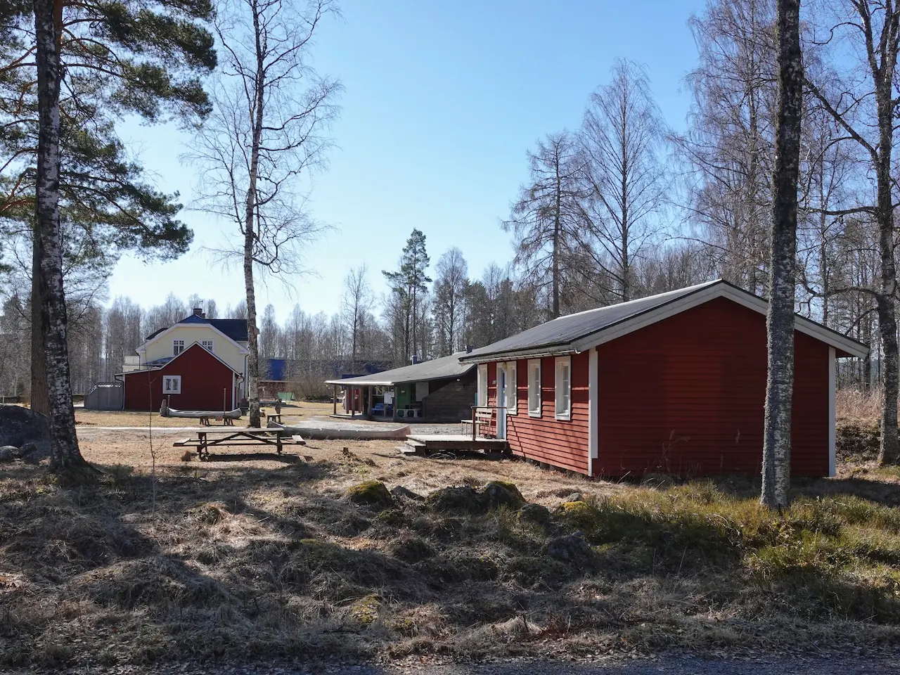 Värmlandsgården als startpunt voor onze route tijdens het wandelen in Värmland