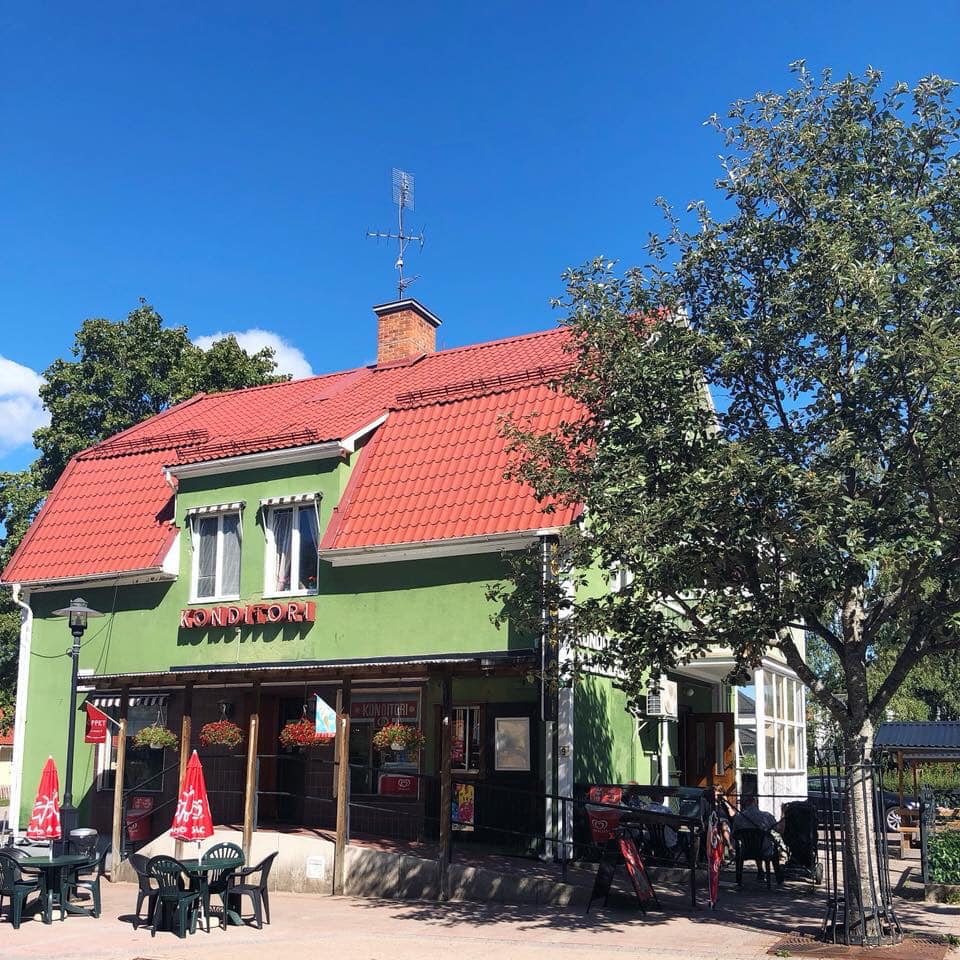 Proef heerlijke Zweedse lekkernijen en koffie in Kaffestugan in het hart van Hagfors.