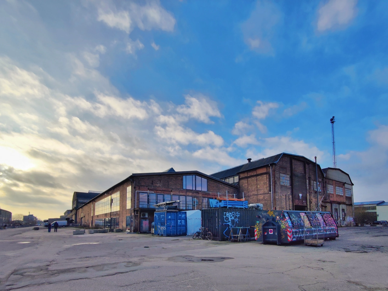 Een verlaten gedeelte van het voormalige scheepswerfterrein Refshaleøen in de haven van Kopenhagen.