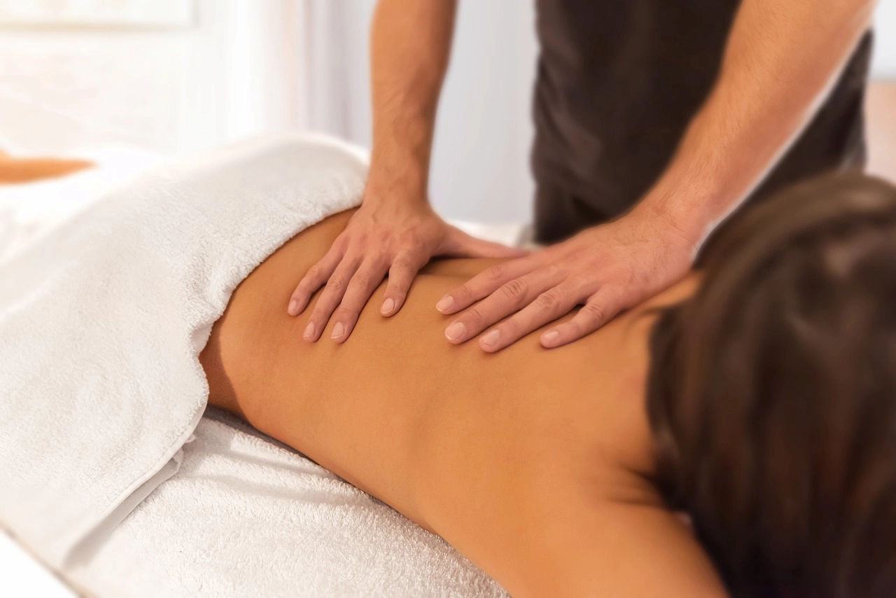 Klassieke Zweedse rugmassage voor spierherstel bij JK's Massage in Hagfors.